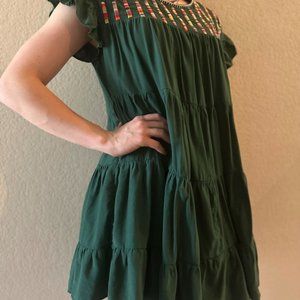 a cute virbrante dress from the boutique "entro"